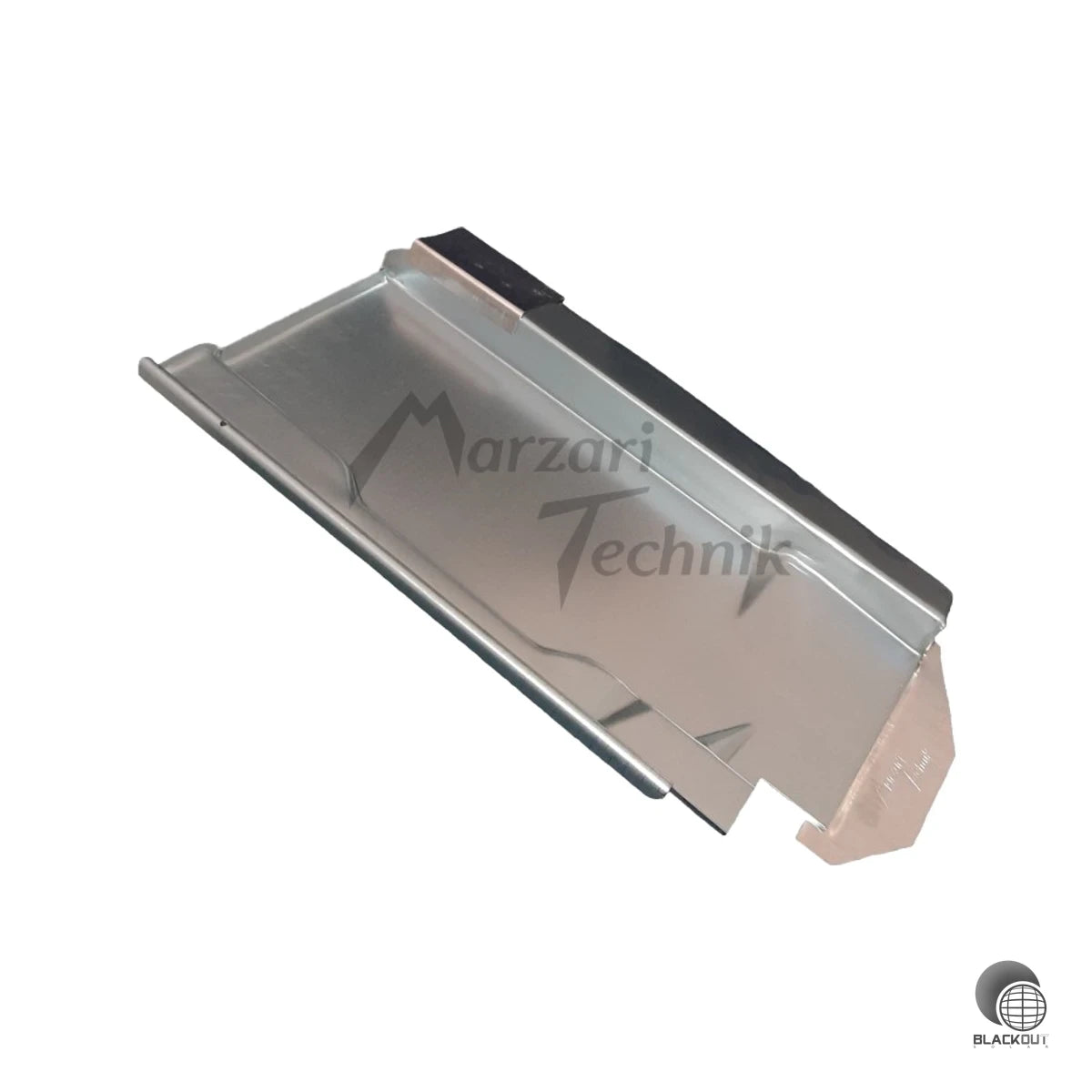 Passgenaue Metalldachplatte für Tonziegel-Dächer – ermöglicht eine saubere und dichte Durchführung für die Solarinstallation auf rotgedeckten Ziegeldächern.