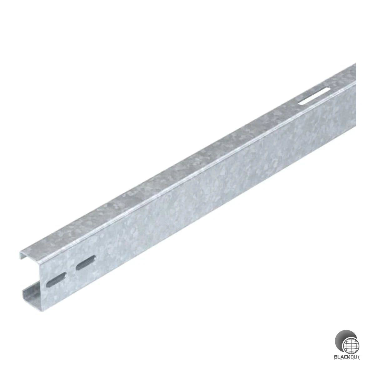 Robustes Stahl-Trägerprofil aus verzinktem Stahl für die sichere Montage von PV-Modulen auf Freiflächensystemen – verbindbar mit Kreuz- und Längsverbindern.
