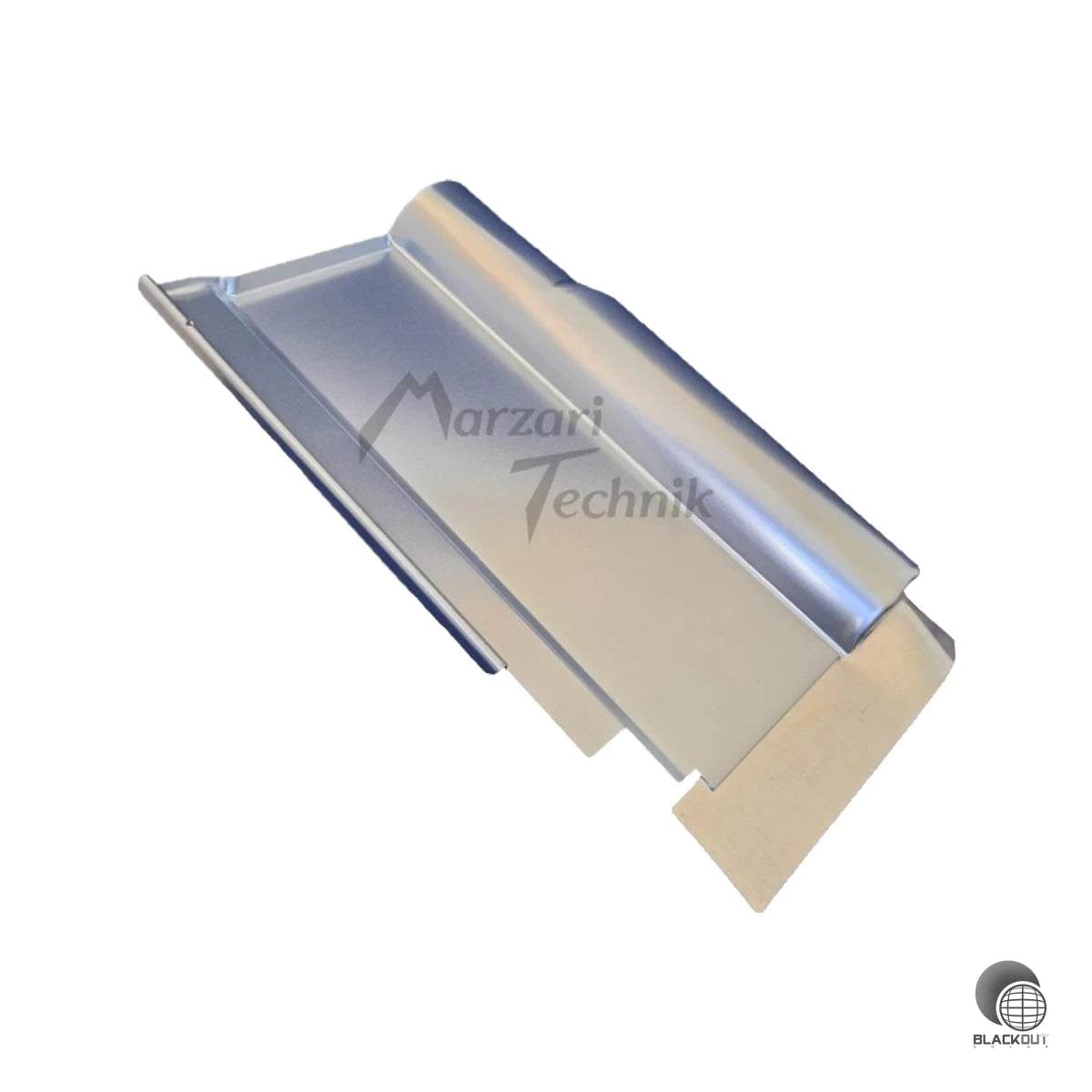 Verzinkte Metalldachplatte für die sichere Dachdurchführung bei der Solarmodul-Montage auf ausgewählten Ziegeltypen — passgenau und korrosionsbeständig.